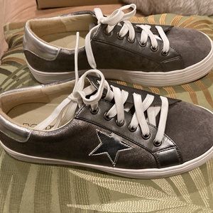 Boutique by Corkys pewter silver grey sneakers with silver star size 7